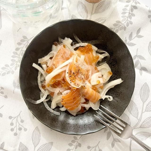 サーモンといくらの麺つゆマリネ