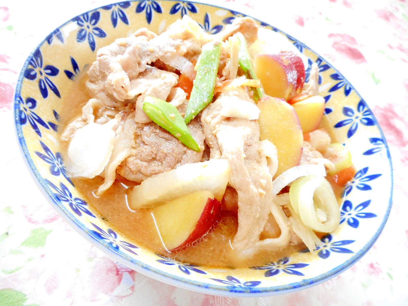 ❤モロッコインゲンと薩摩芋と豚と葱の味噌汁❤