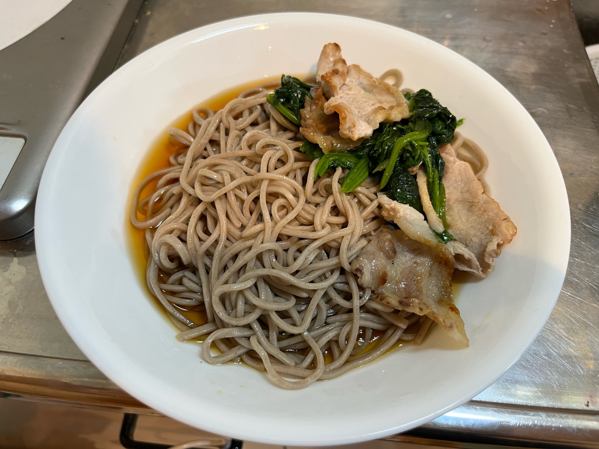 豚ロース肉とほうれん草の料理酒炒めの冷やしそば