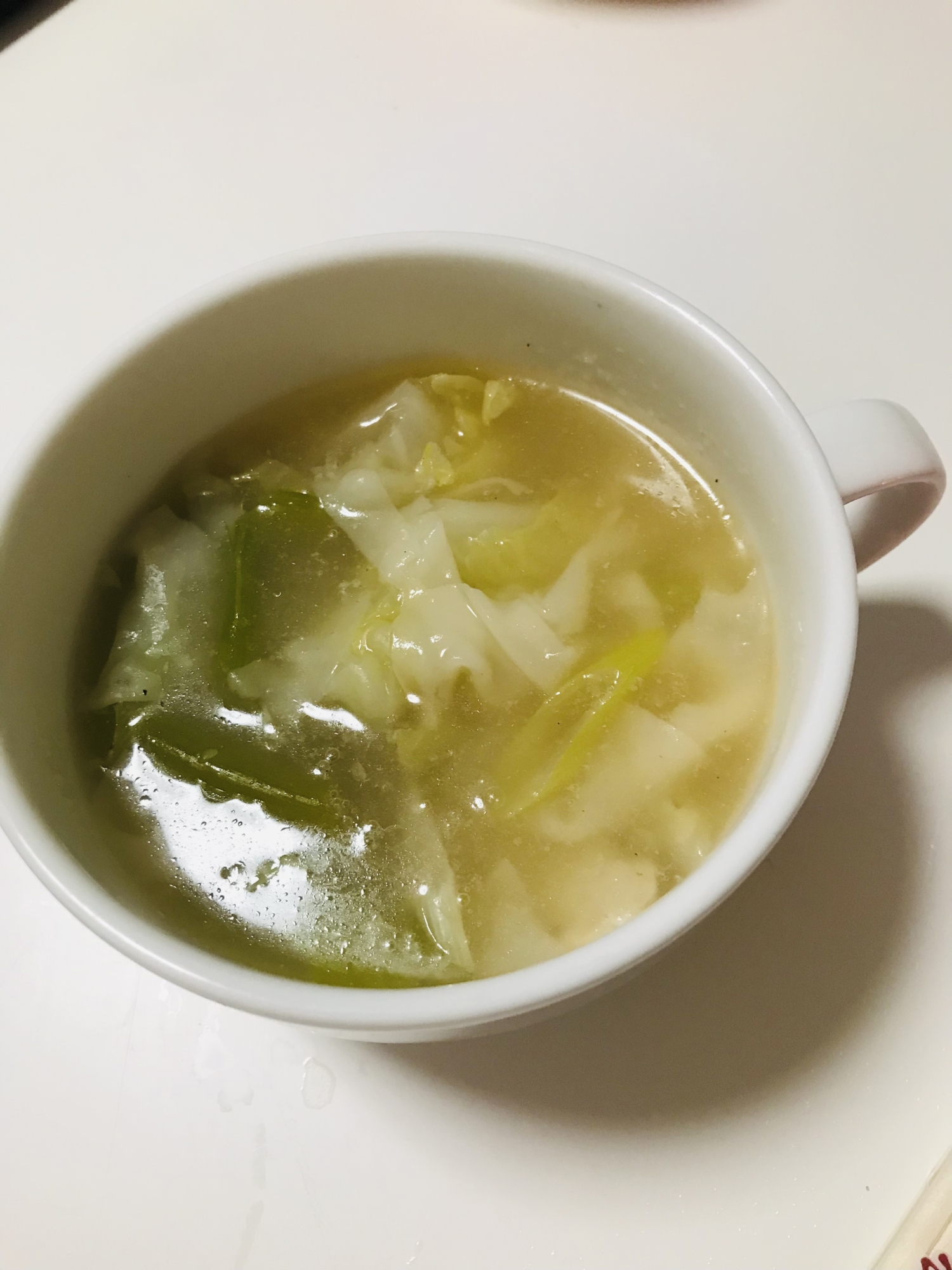 えびワンタンとレタスの中華スープ