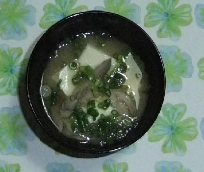 豆腐と舞茸のお味噌汁