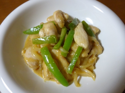 むね肉、細切りでなくそぎ切り？ですが・・・
カレー風味でご飯がすすみますね^m^
片栗粉をまぶしているので、味がしっかりと絡んでいて、とても美味しかったです♪