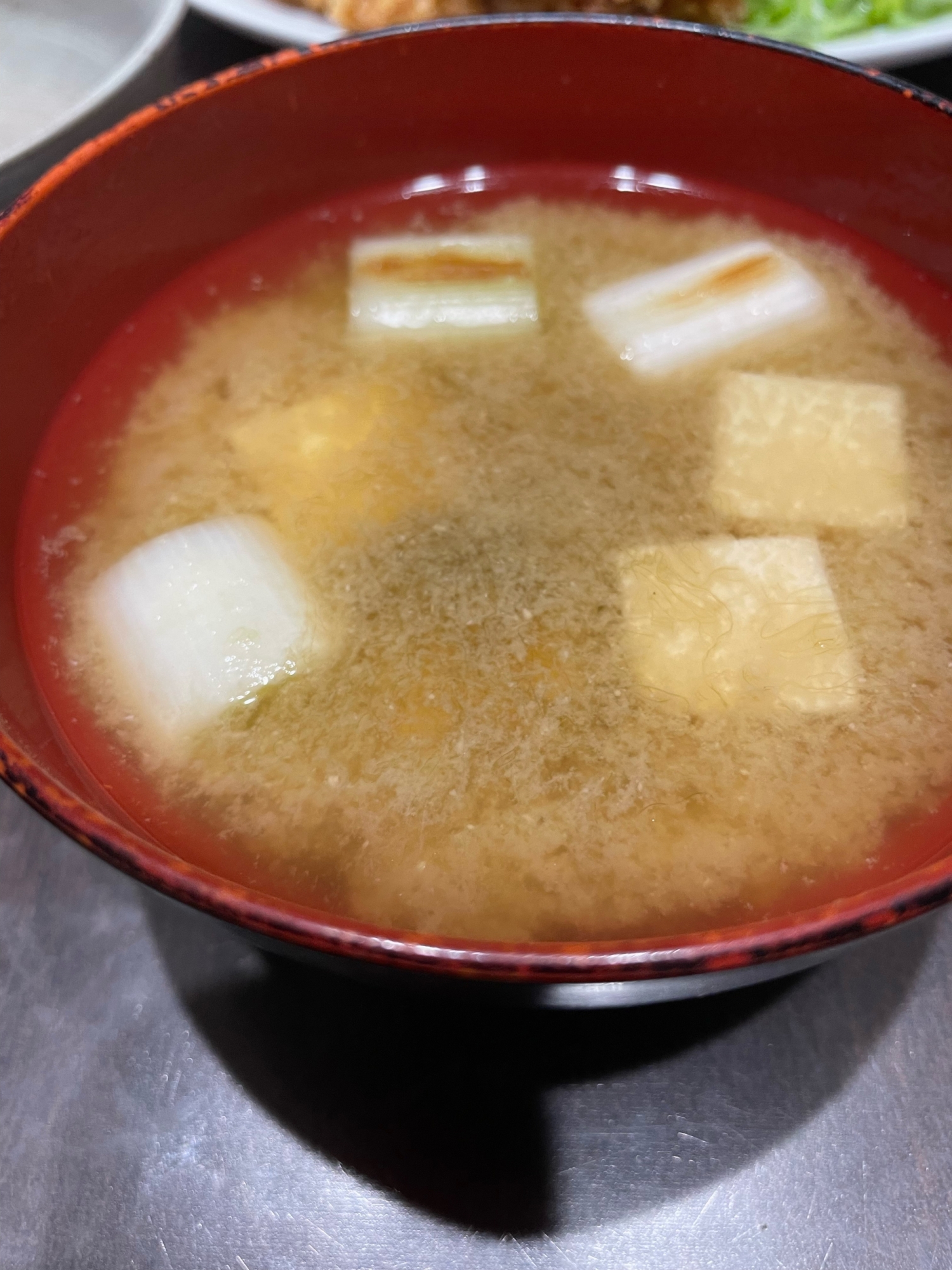 ひと手間で激ウマ！焼きネギのお味噌汁