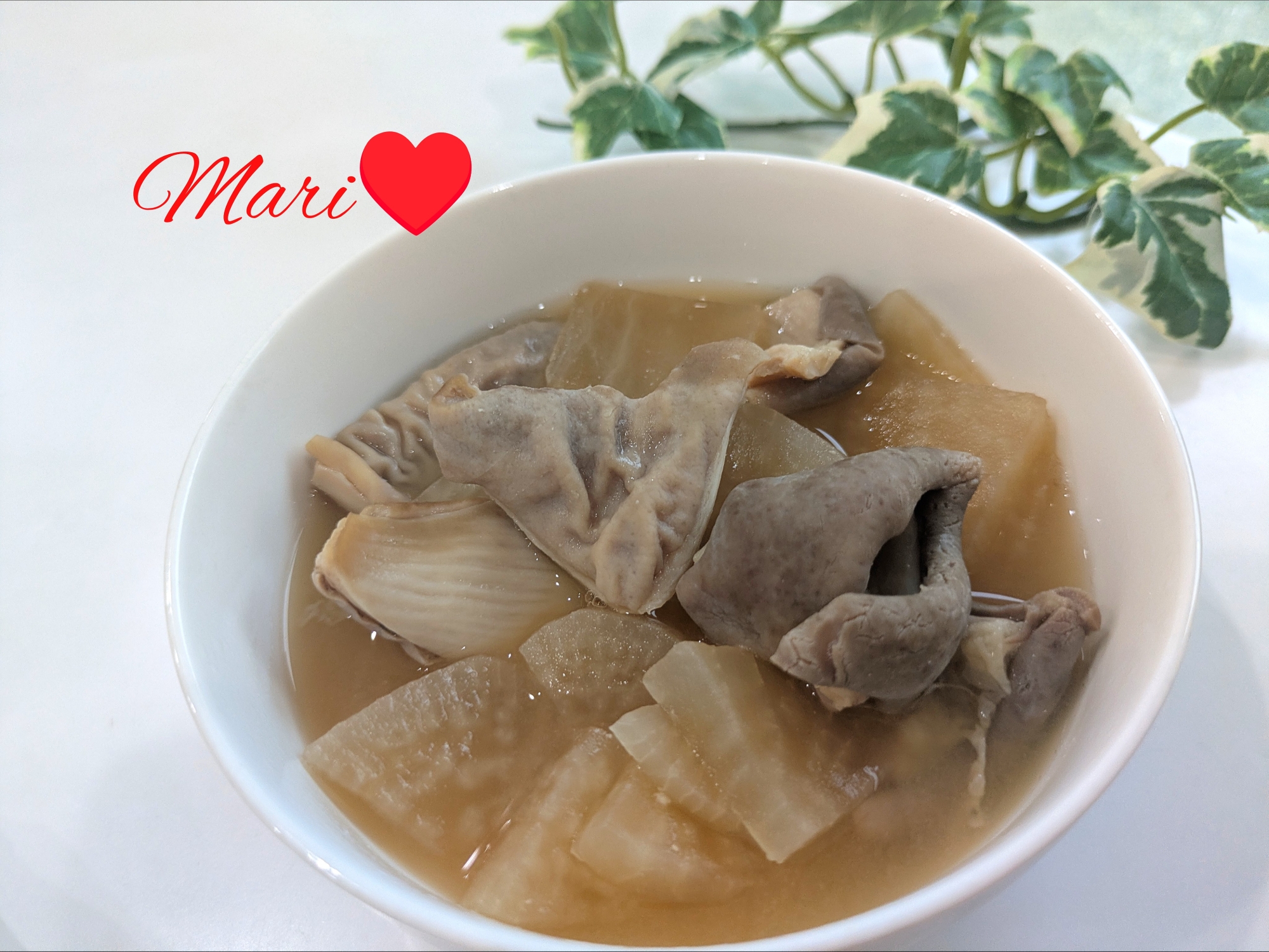 大根1本分と豚ゆでもつの味噌煮込み