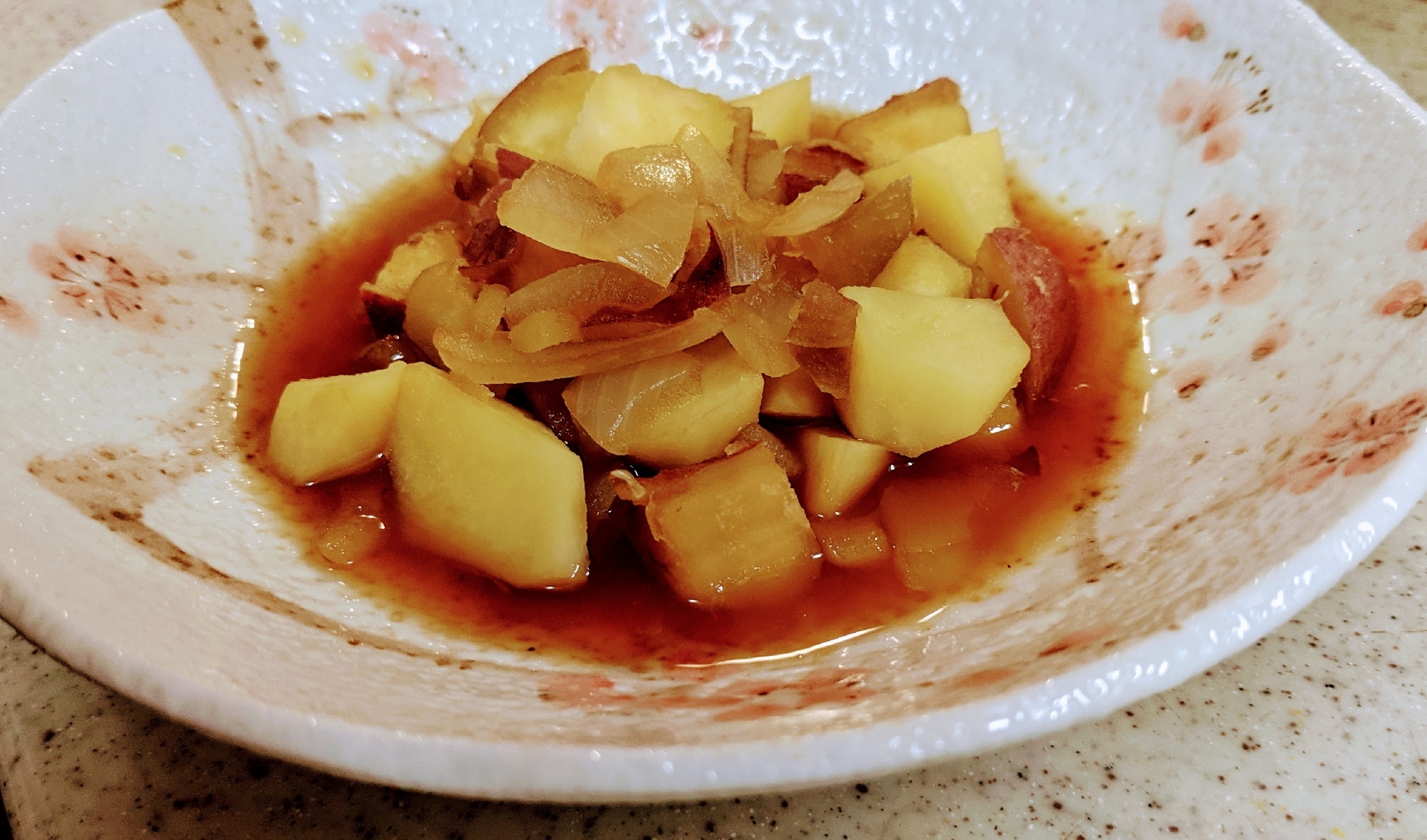 じゃがいもとさつまいもと玉ねぎの煮物(✿^‿^)