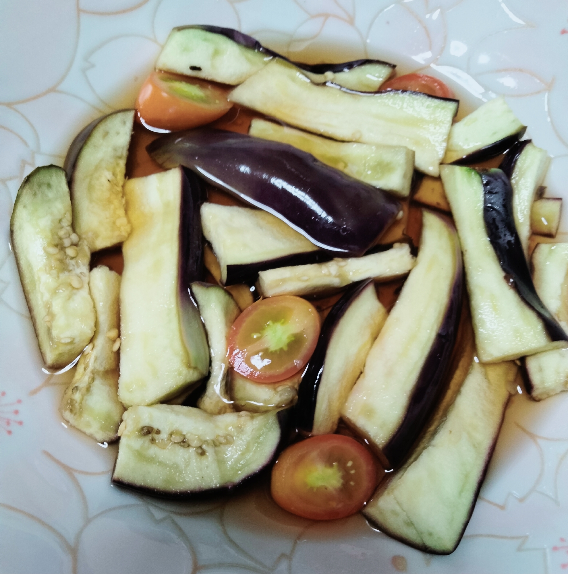 梅干しの酢でさっぱり！茄子とミニトマトの麺つゆ漬け