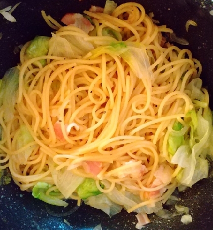 麺つゆで　ベーコンと新玉ねぎとレタスの和風パスタ