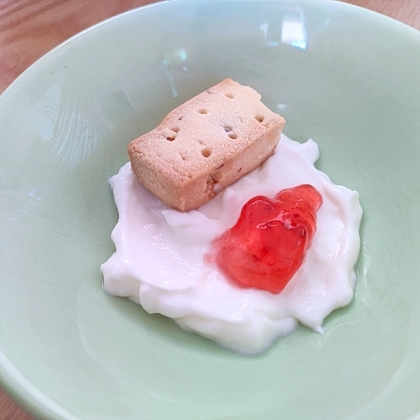 お菓子とジャム、ヨーグルトにぴったりですね♪
美味しく頂きました(*^-^*)