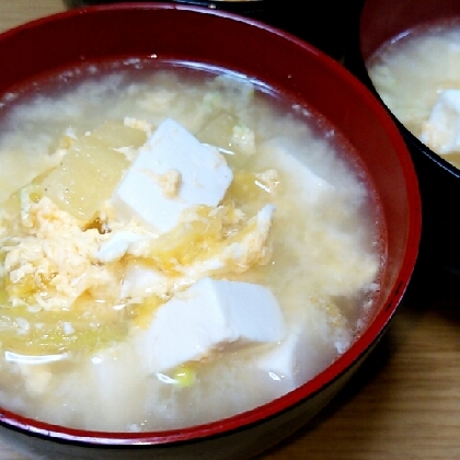 ごま油を入れて♪お家にある食材でとっても良い香りの美味しいスープが出来ました！ごちそう様です☆