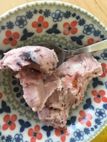 ブルーベリーと苺のヨーグルトアイス