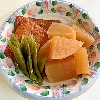 大根・薩摩揚げ・長ねぎの青い部分で　煮物