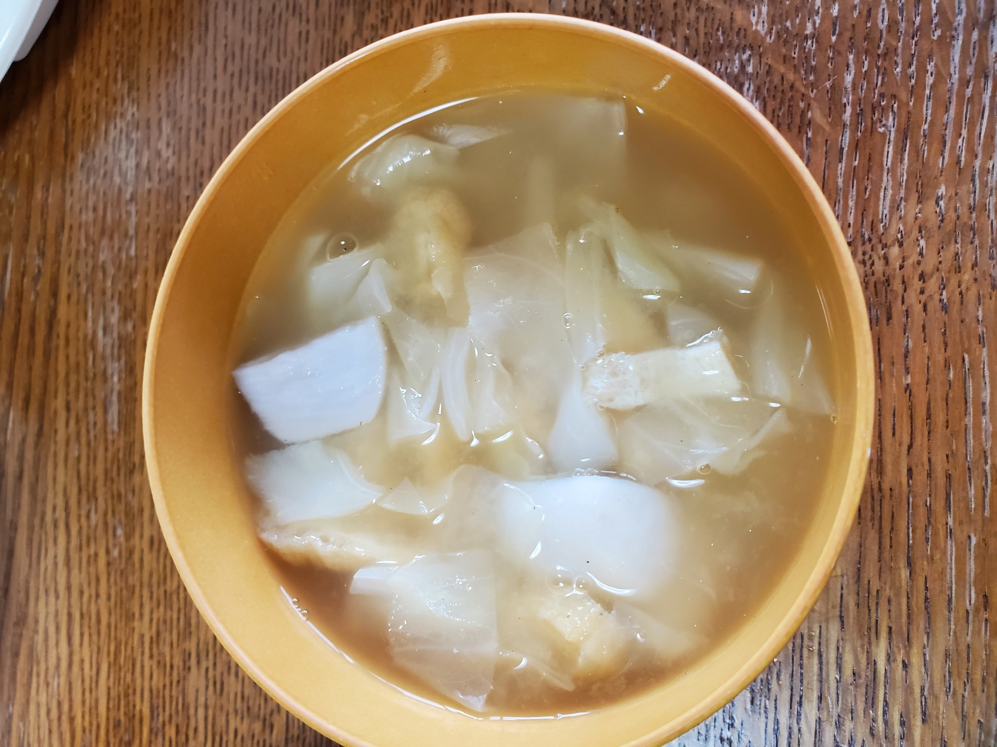 里芋とキャベツと油揚げのお味噌汁