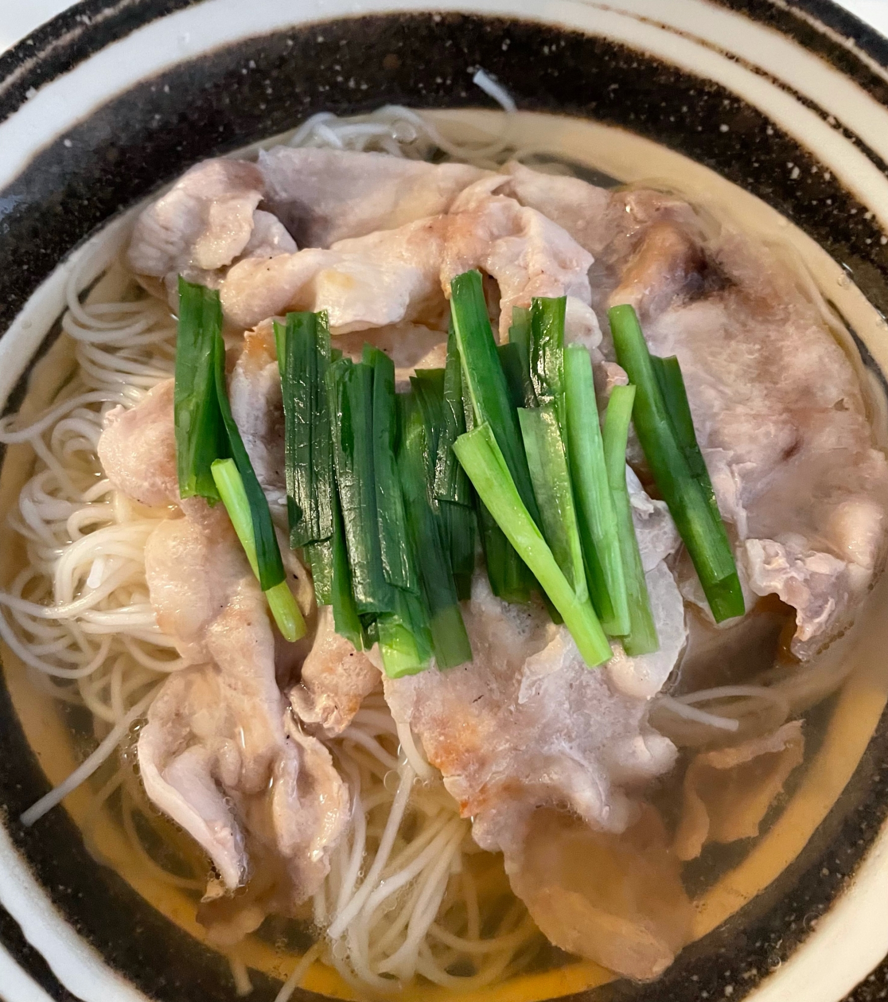 豚肉とにらの温そうめん