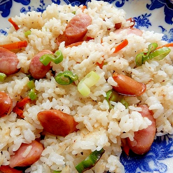 ５分！少ない具で美味しく❤粗挽きウインナー炒飯♪
