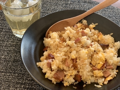 ニラとベーコンの簡単炒飯(チャーハン)