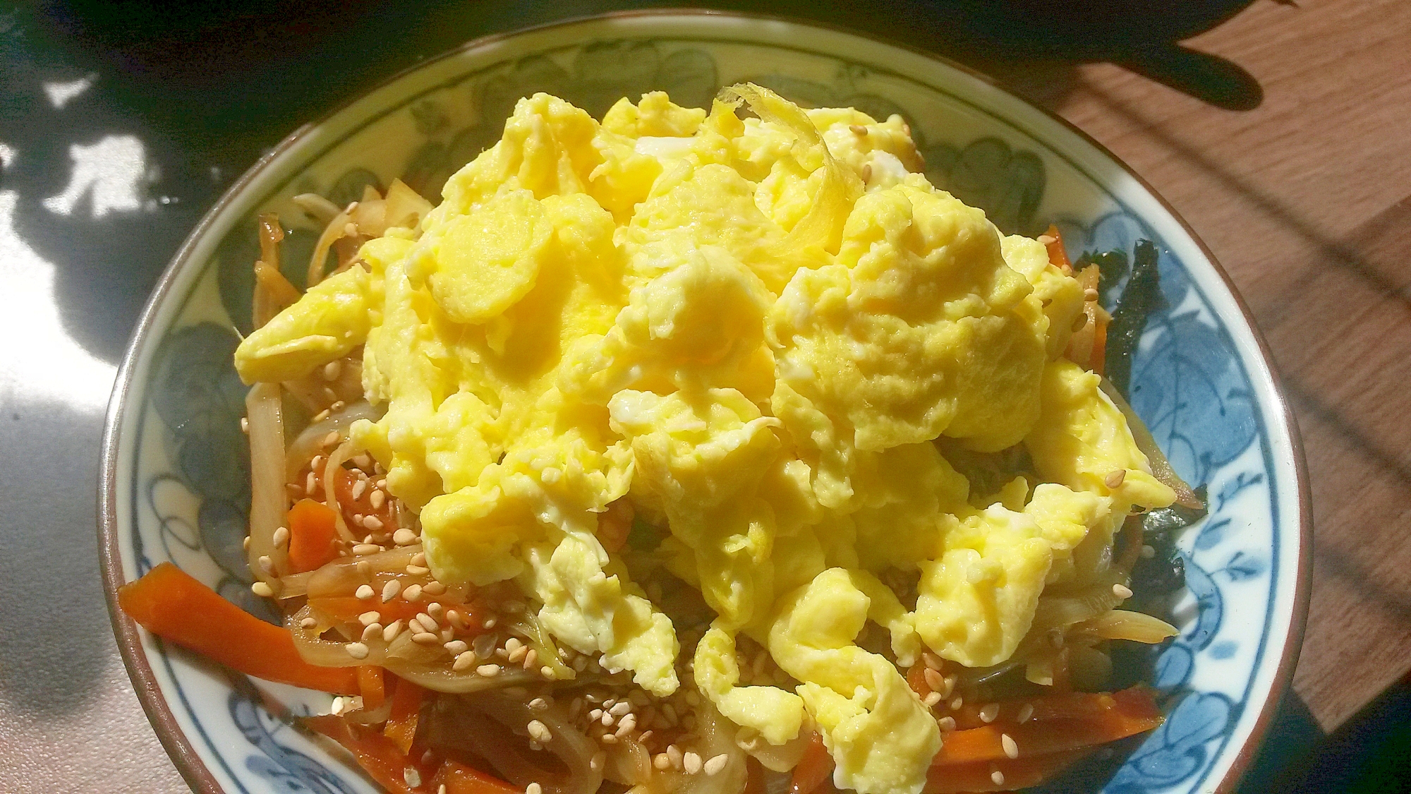 生姜焼き風味の卵そぼろ丼(^^♪