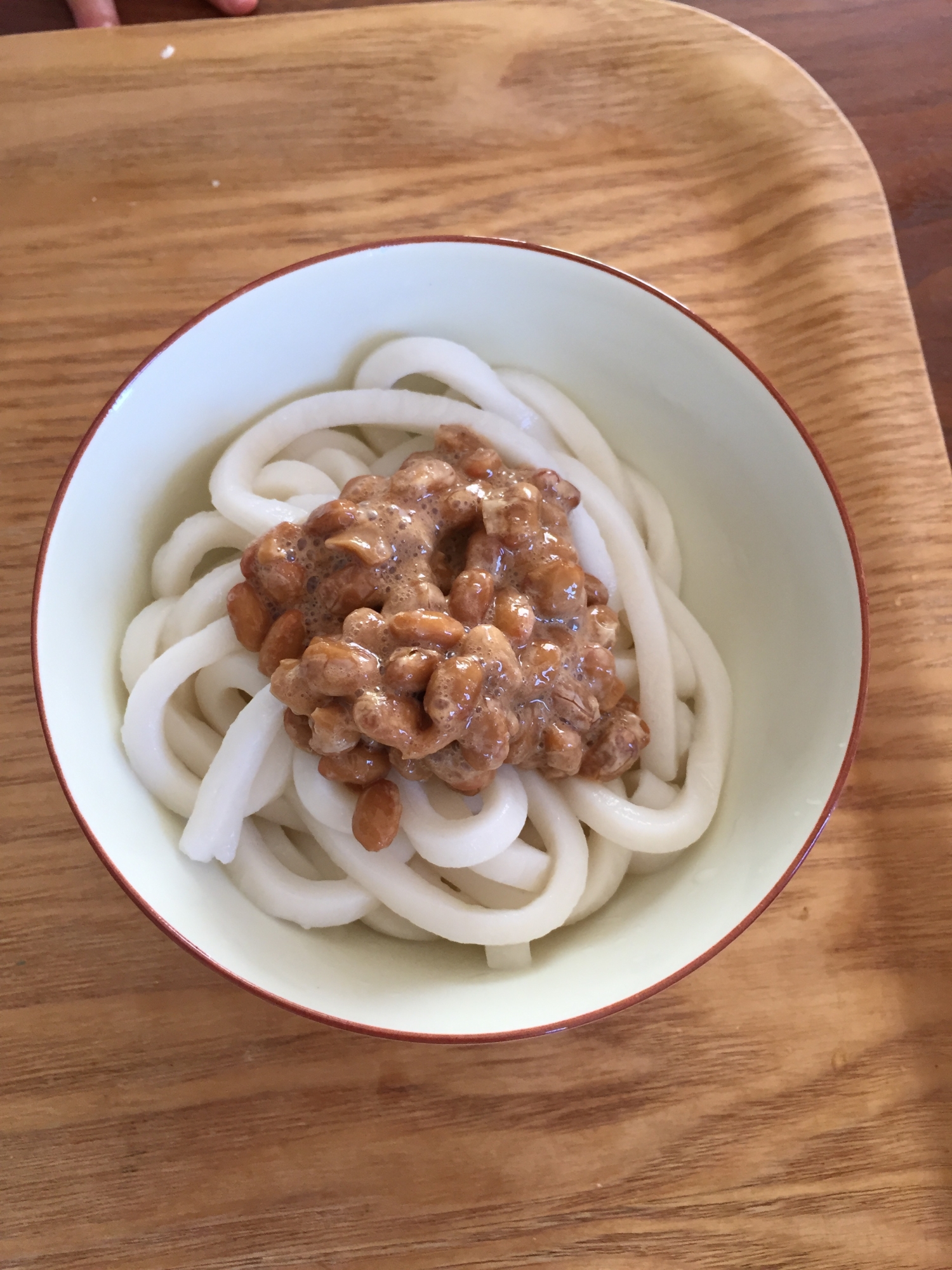 ゴマ風味の納豆がけの冷やしうどん