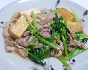 豚肉と小松菜と厚揚げで味噌炒め