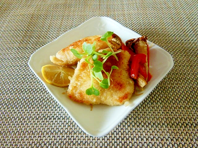 チキンカツと赤パプリカとエリンギの素揚げ♪