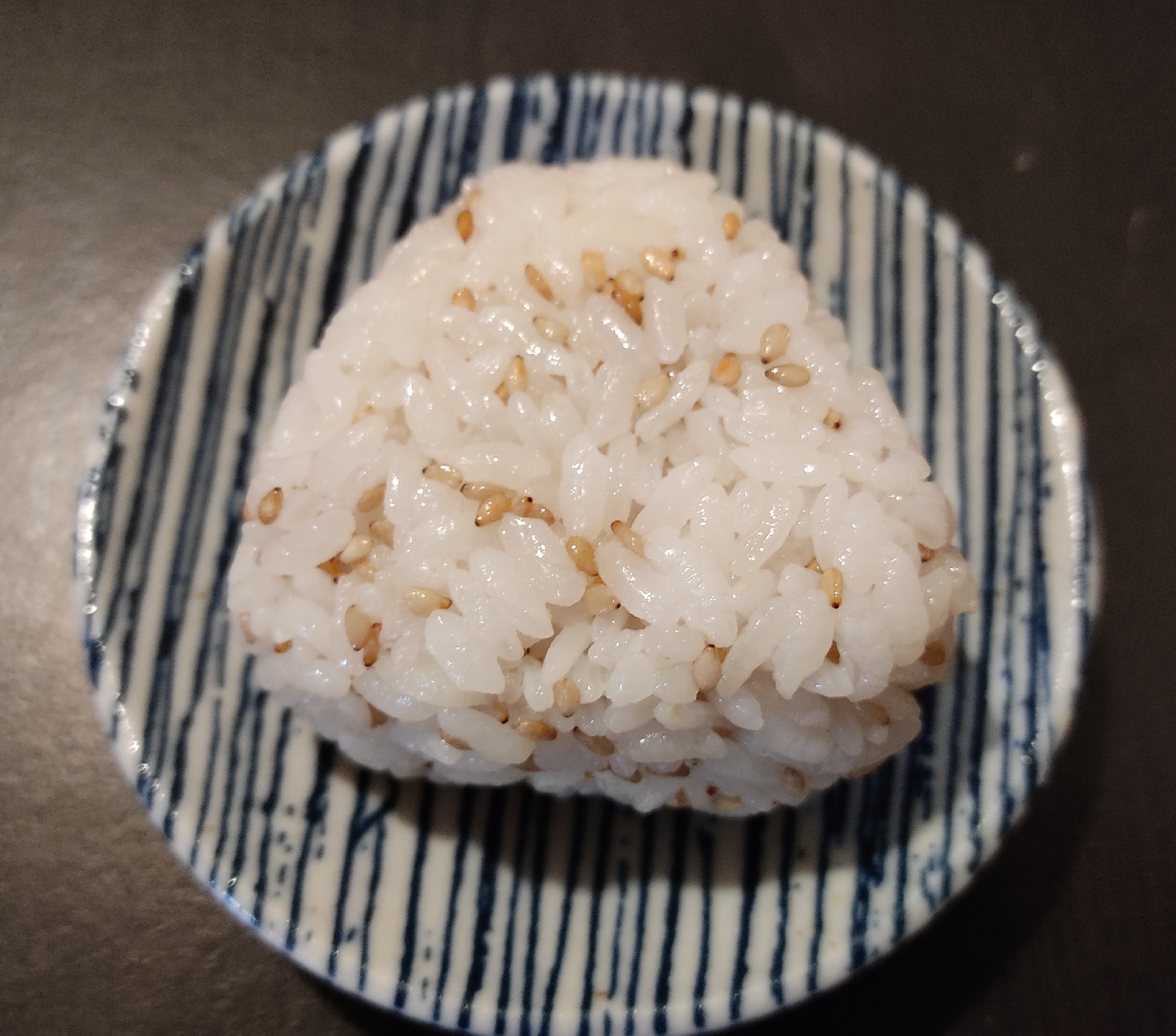 幼稚園のお弁当☆ごま塩ミニおにぎり