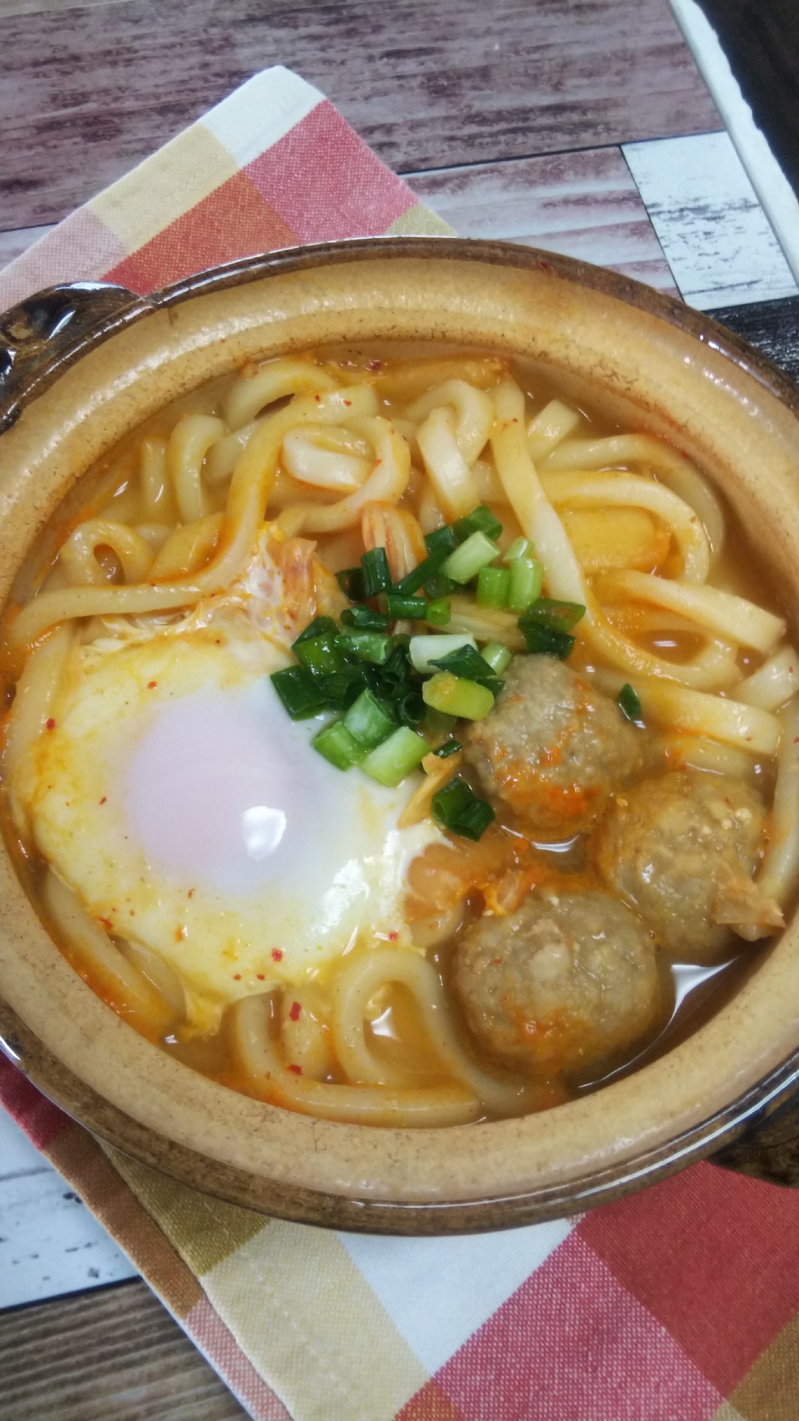 熱あつ☆土鍋で肉団子入り味噌キムチうどん