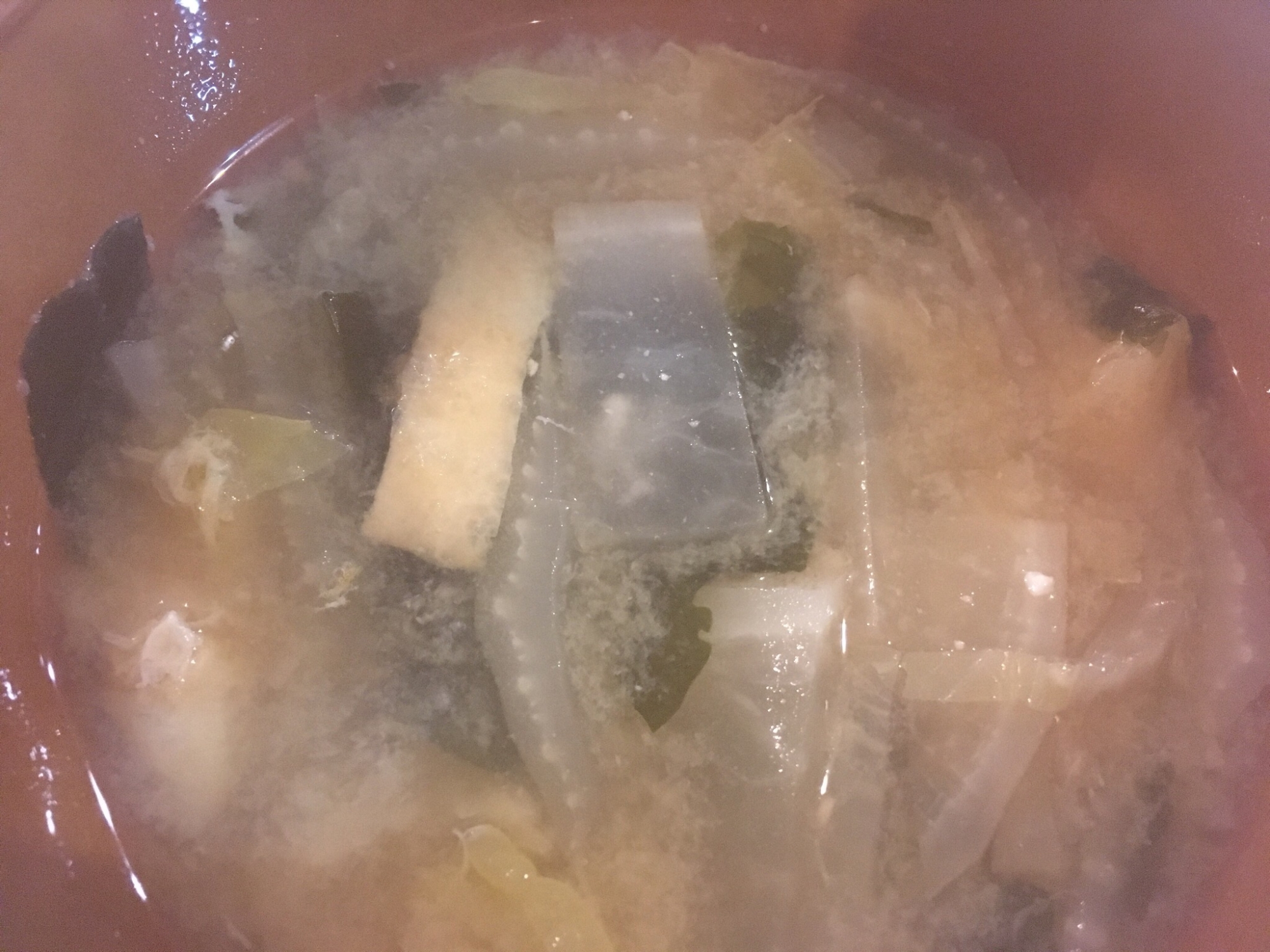 白菜と大根とわかめと油揚げの味噌汁