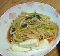 ピリ辛が食欲をそそり美味しかったです(*^^*)
野菜がたっぷりでヘルシーなところも嬉しいです。
ごちそうさまでした。