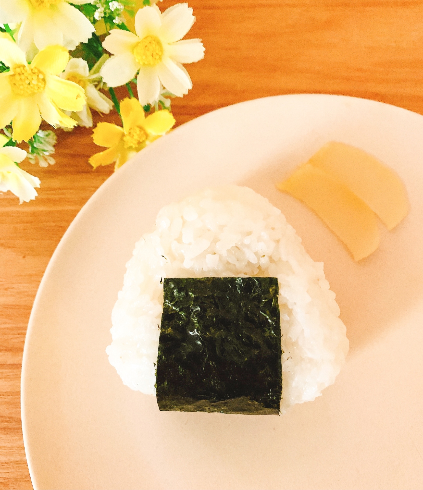 お弁当ꕤ梅たくあん鰹のおにぎり✧˖°