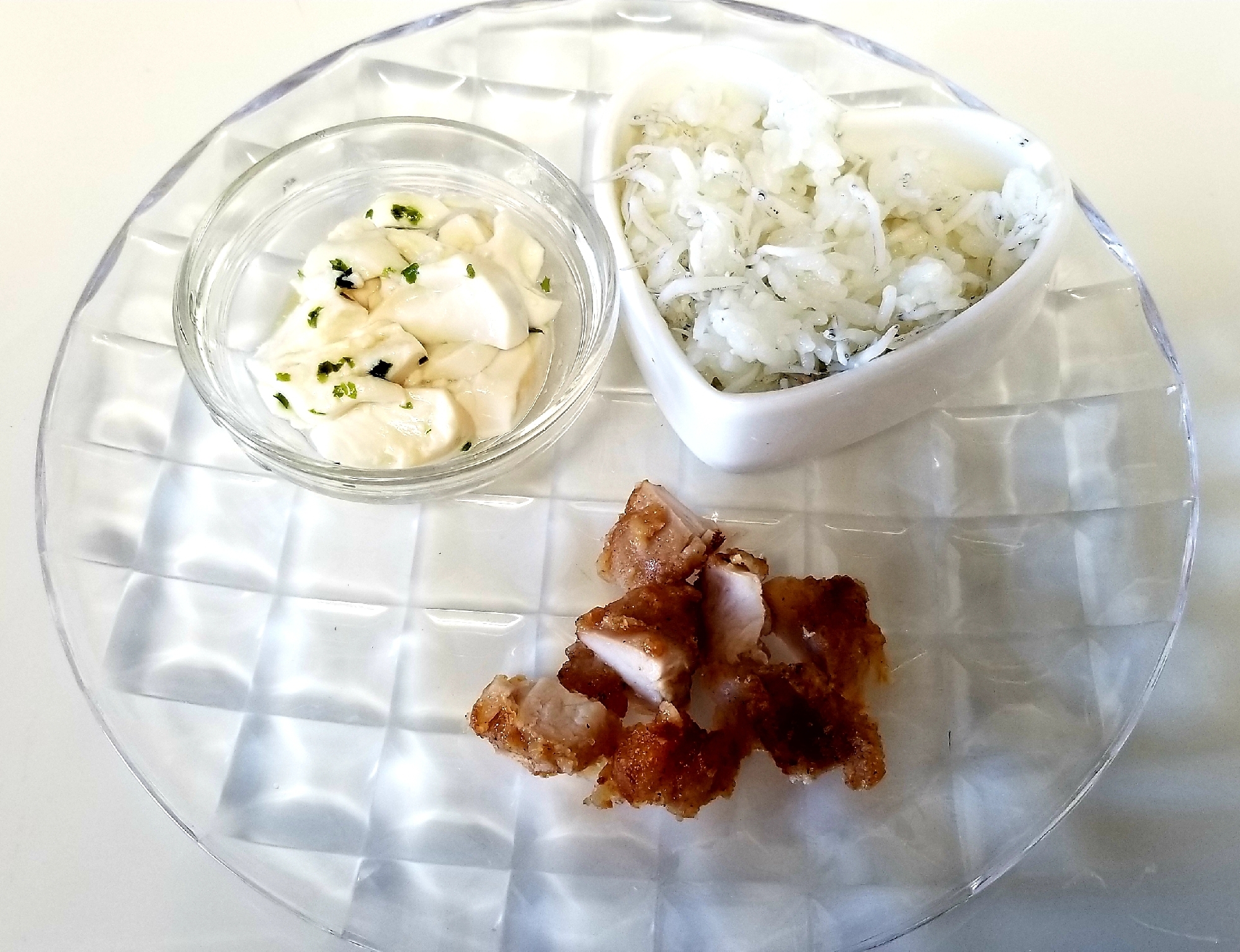 【離乳食】崩し温豆腐、しらすご飯、唐揚げプレート