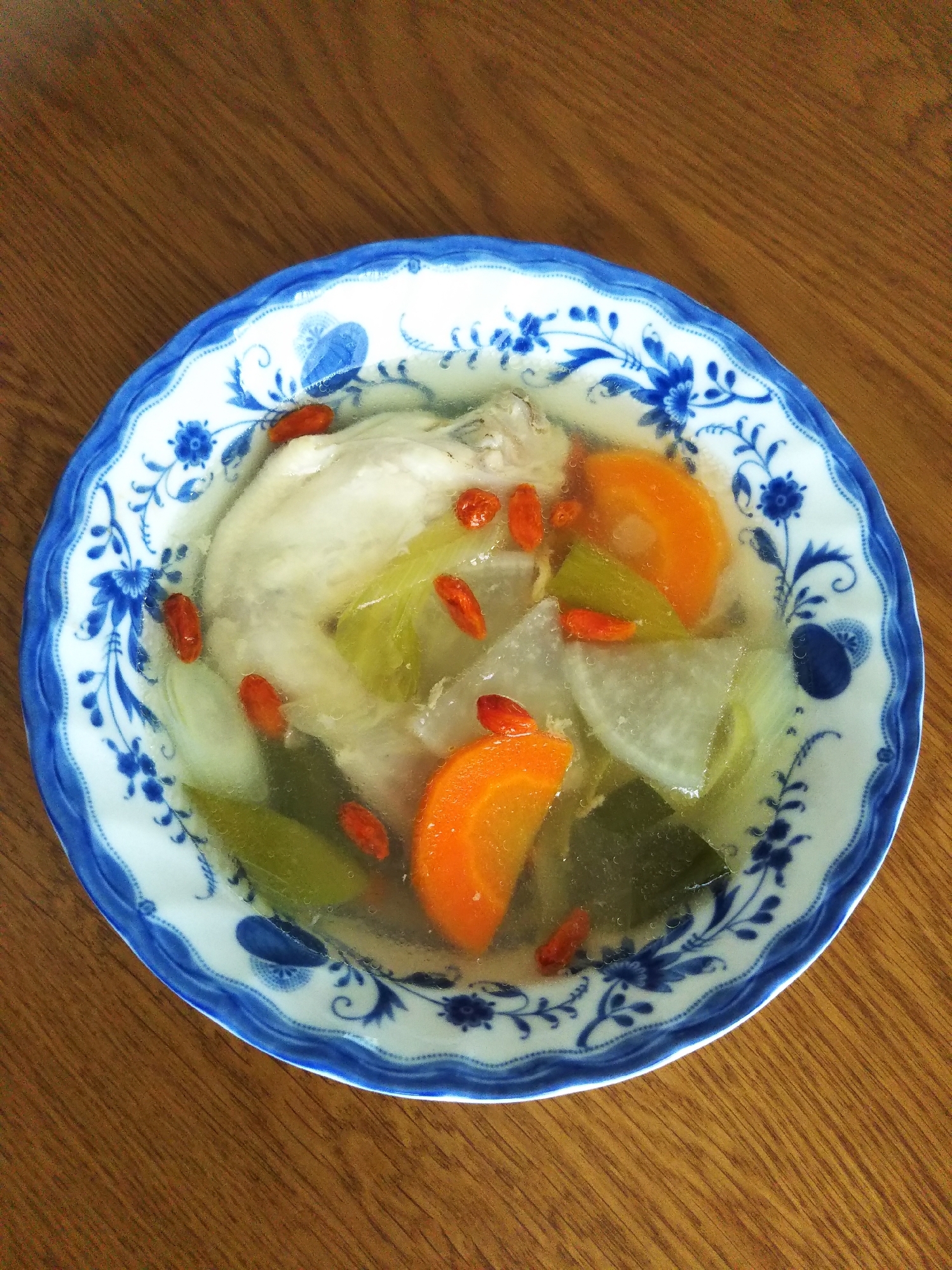 煮込むだけの簡単サムゲタン