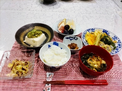 左上の豆腐にかけて頂きました。とてもおいしかったです。