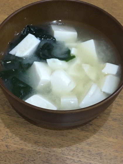 こくと深みの味わいꕤわかめと豆腐のお味噌汁✧˖°