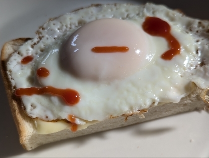 目玉焼きのせ★チーズトースト