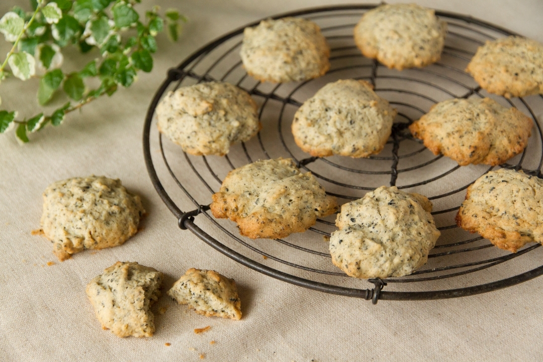 黒ごまクッキー / Sesame Cookies