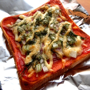 今日のトースト！！残り野菜Deピザトースト