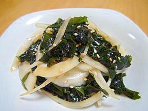 新玉ねぎとわかめの中華サラダ