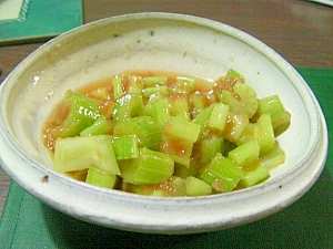 セロリと梅肉の梅昆布茶オイル和え