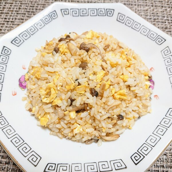 しめじの鶏がらスープの素チャーハン レシピ 作り方 By うさ山 楽天レシピ しめじの鶏がらスープの素チャーハン レシピ 作り方 By うさ山 楽天レシピ