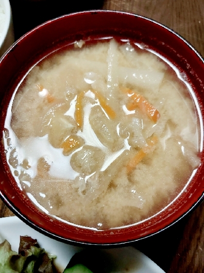 人参玉ねぎ油揚げの味噌汁