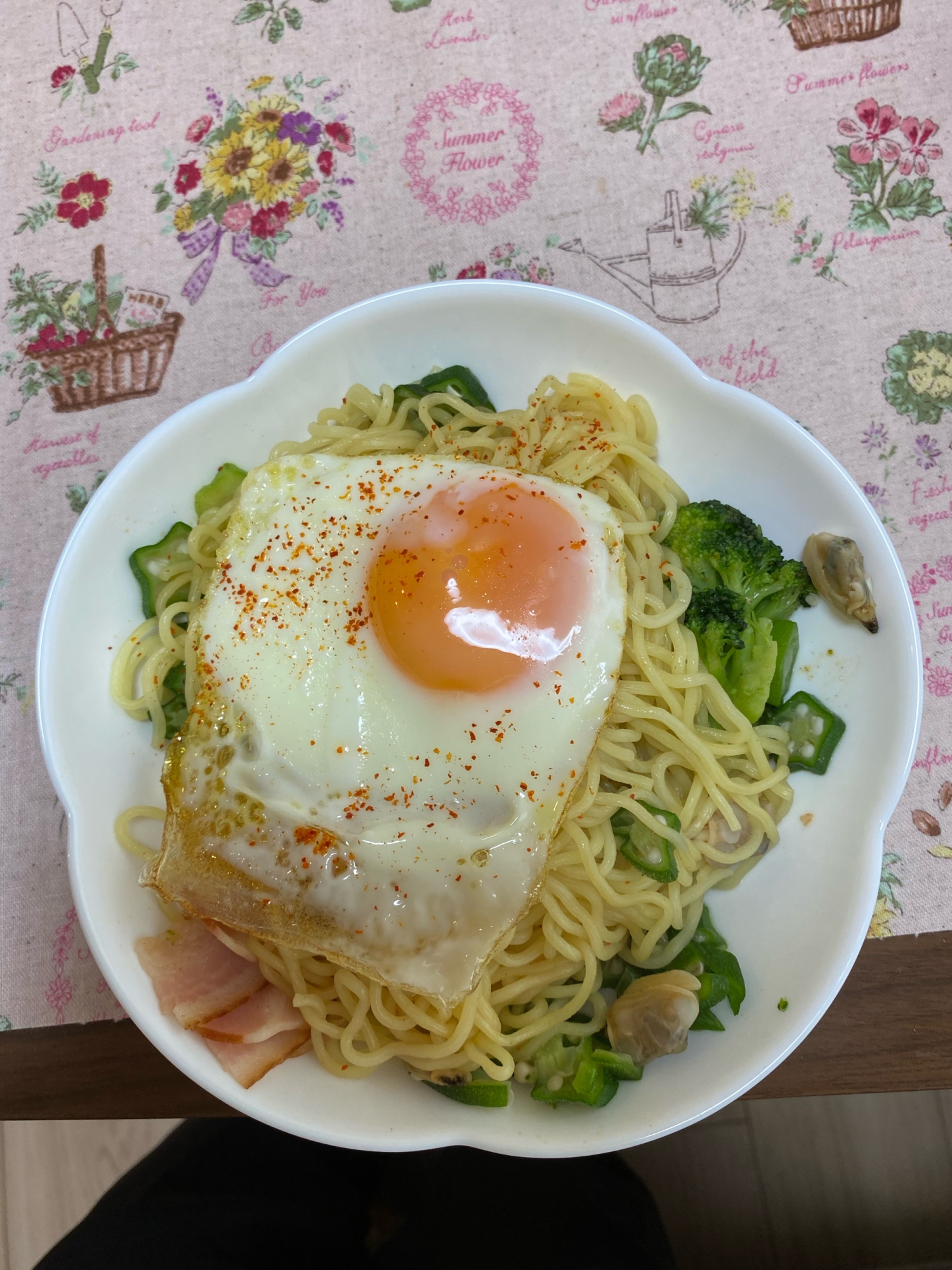 ラーメンとパスタと焼きそばの合いの子！レンジ麺