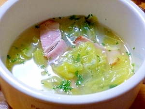ベーコンと春キャベツの簡単スープ