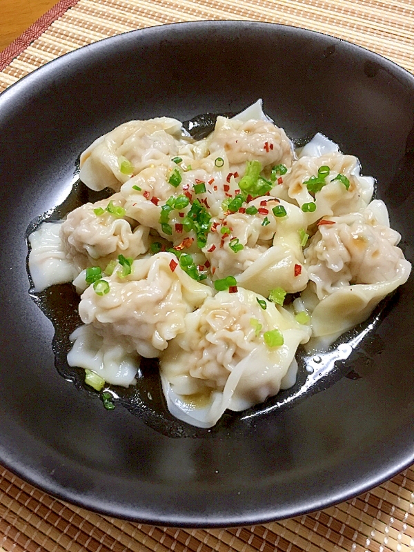 スープだけじゃないんです!タレで食べる皿ワンタン♪