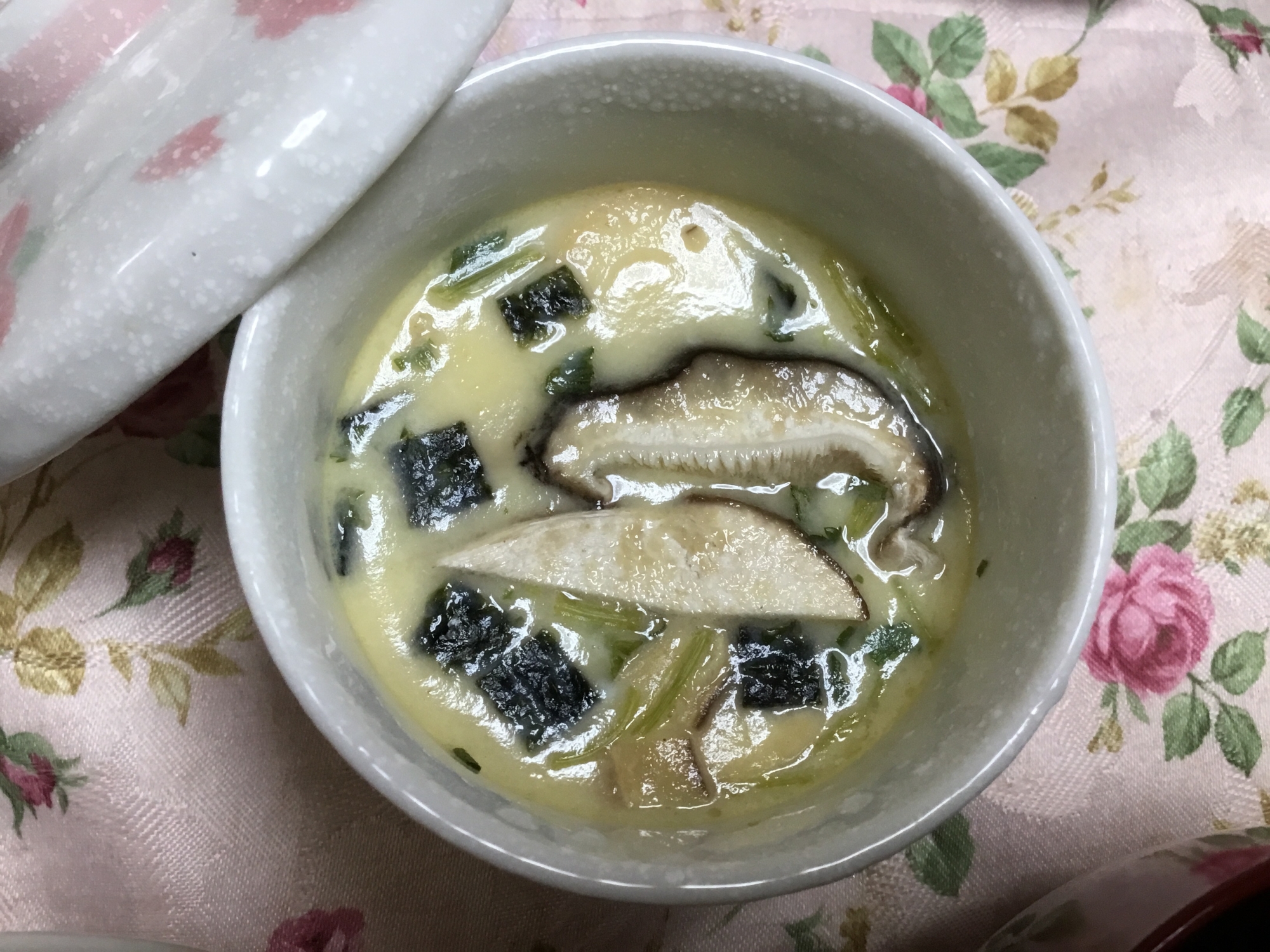 松茸のお吸い物の素と松太郎で茶碗蒸し