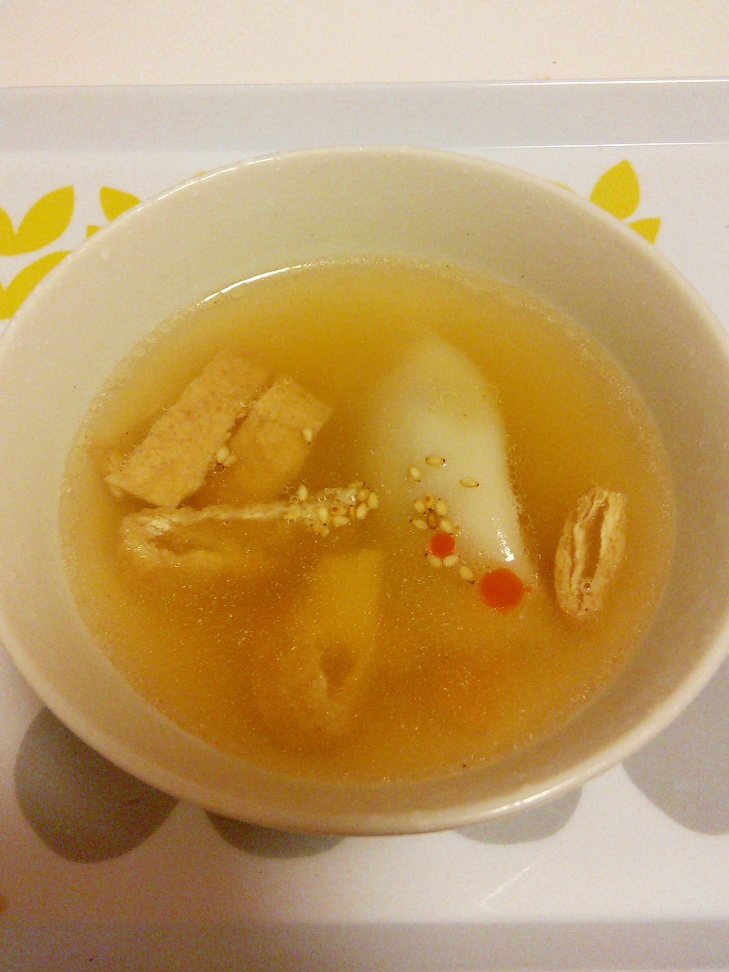 レンジで簡単★水餃子と油揚げの中華スープ