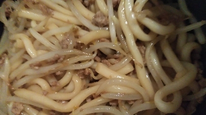 ひき肉ともやしの焼きうどん