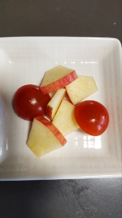 トマトりんご♪前菜サラダ☆.*・゜