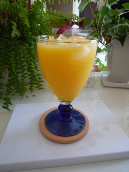 グレープなくて、オレンジジュースです。
あ～爽やかな朝で気分がいいです♪
ジュースも美味しく感じます(*^w^*)