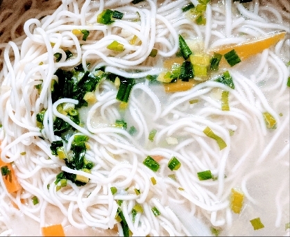 おつまみや夜食に器で混ぜるだけ～低糖質麺ラーメン