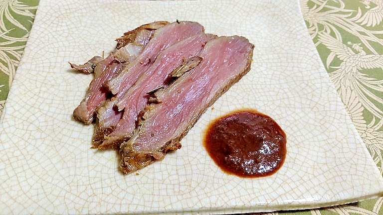 酒肴　柔らかラム肉のハム２（あっさりモモ肉）