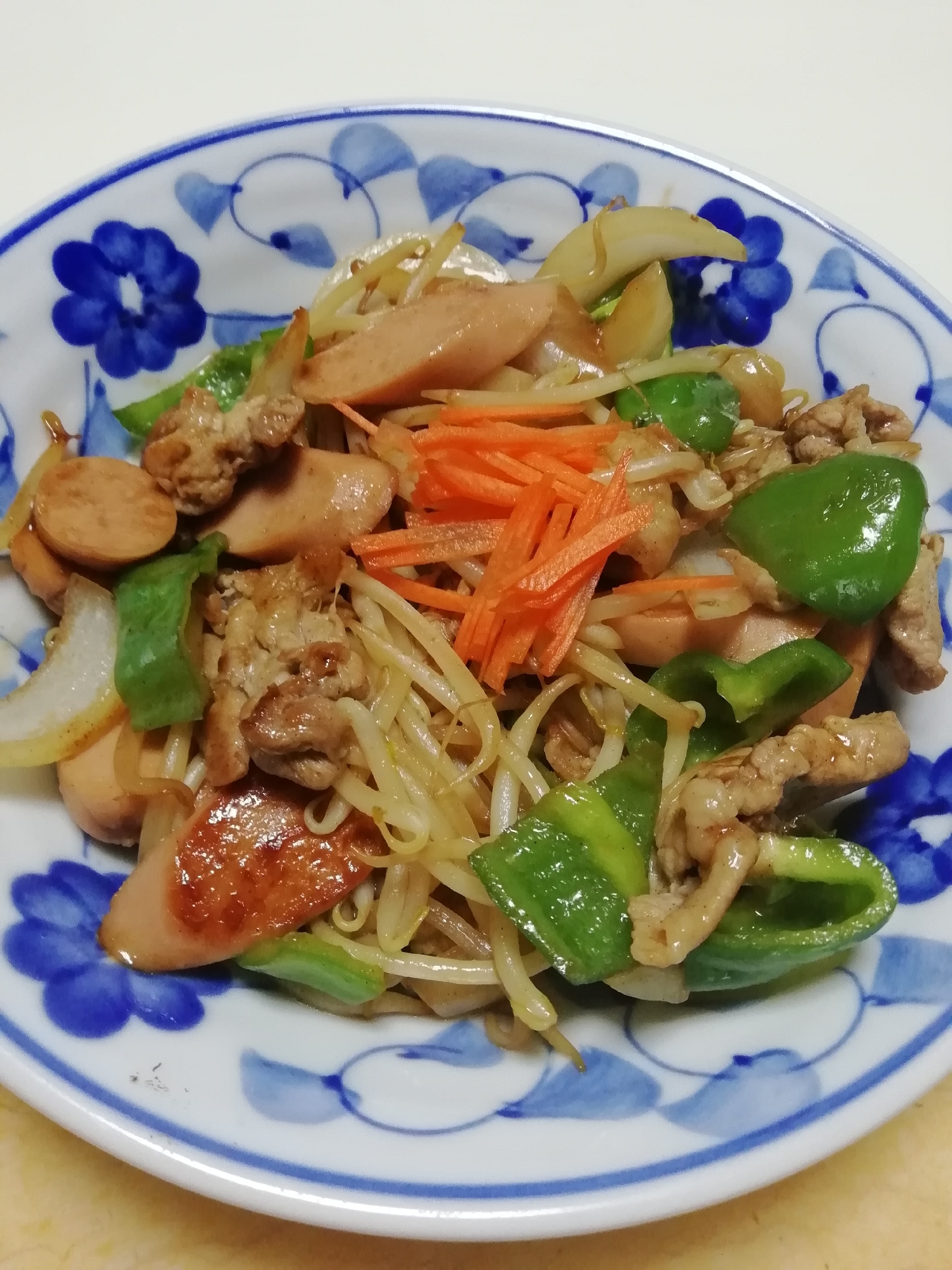 簡単 ! 豚肉と魚肉ソーセージと野菜のオイソ炒め